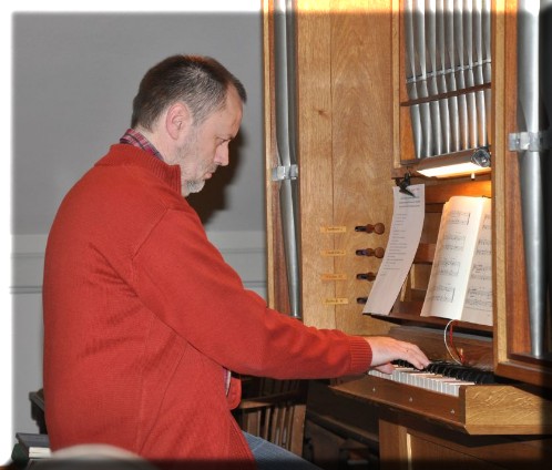 Dr. Ulrich Schulte-Wieschen an der Orgel